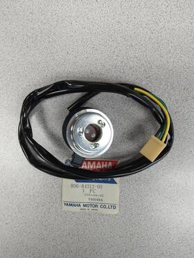 Yamaha 802-84312-00-00 New Oem Headlight Socket 806-84312-00-00 Fits 69 71-72 Sl338/71 Sl292